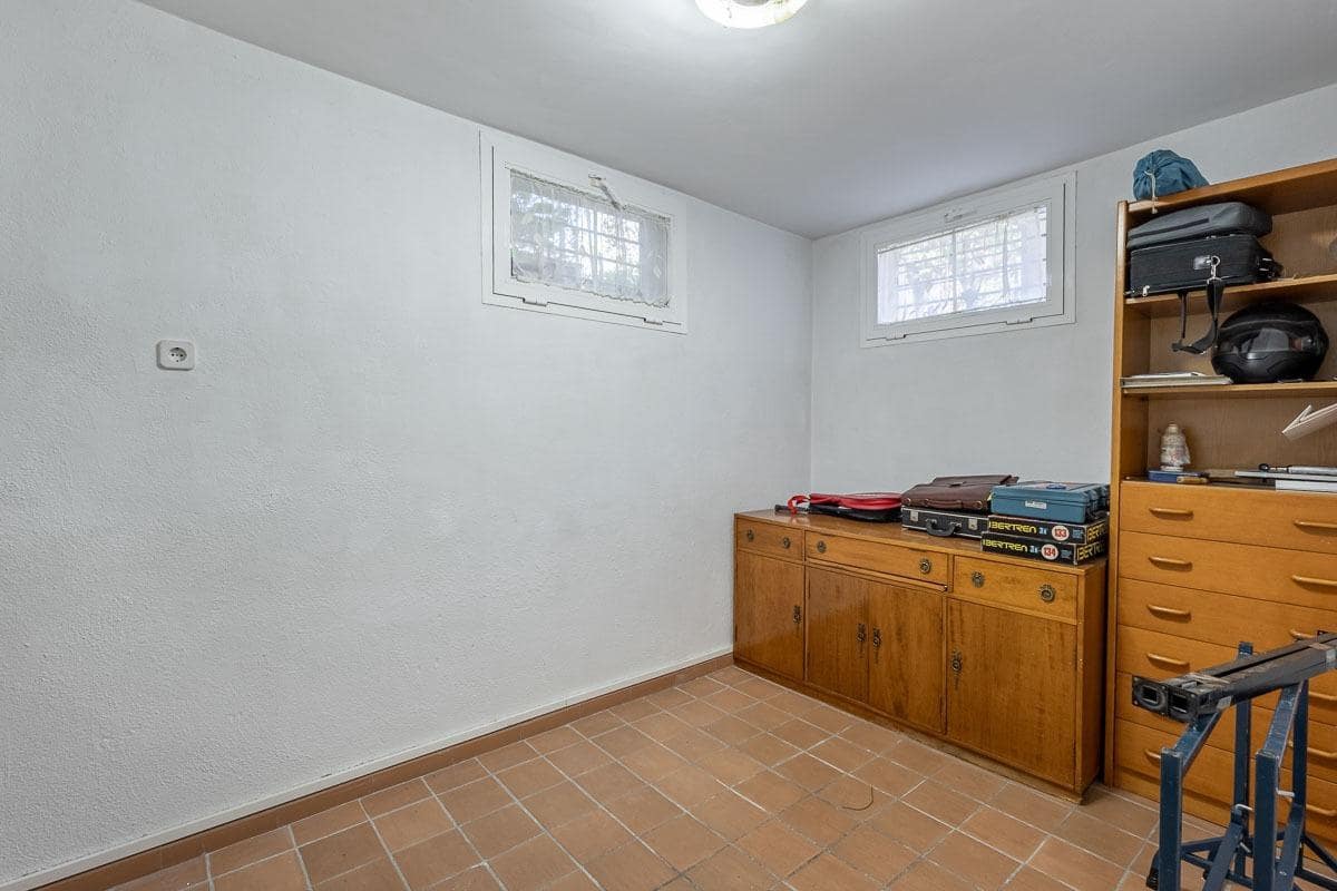 6 soveværelse Byhus til salg i Armilla med garage - € 429.000 (Ref: 9436413)