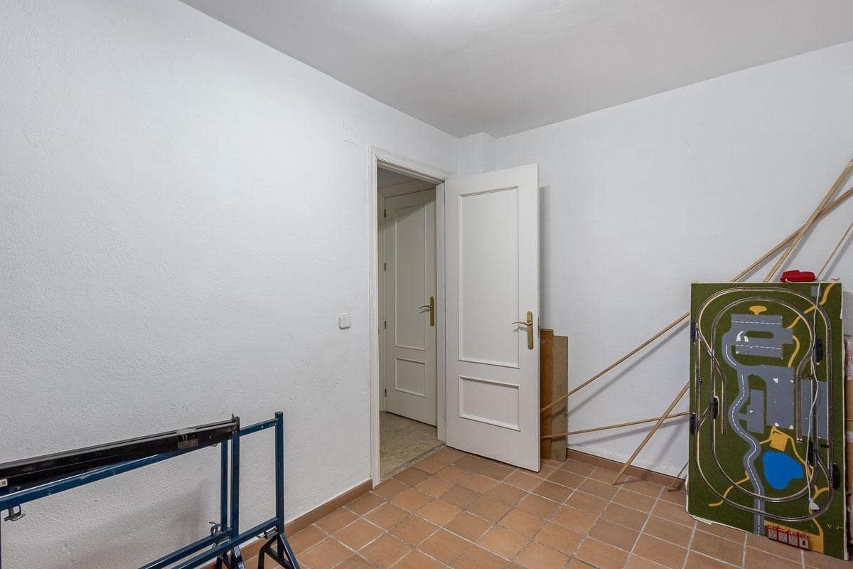 6 soveværelse Byhus til salg i Armilla med garage - € 429.000 (Ref: 9436413)