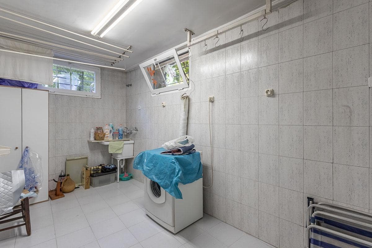 6 soveværelse Byhus til salg i Armilla med garage - € 429.000 (Ref: 9436413)