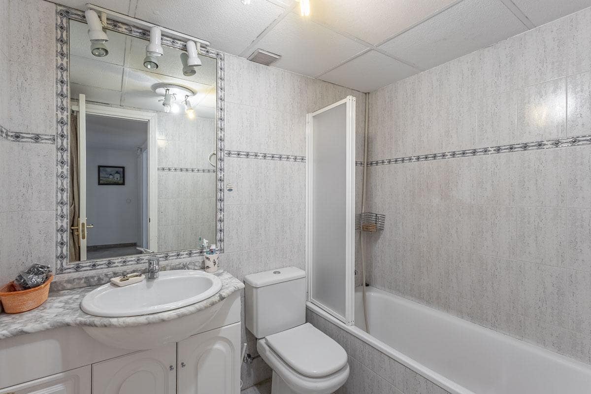 6 soveværelse Byhus til salg i Armilla med garage - € 429.000 (Ref: 9436413)