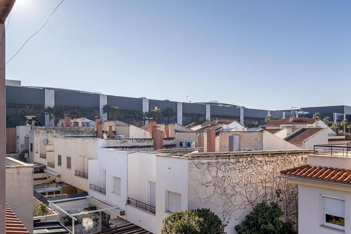 6 soveværelse Byhus til salg i Armilla med garage - € 429.000 (Ref: 9436413)