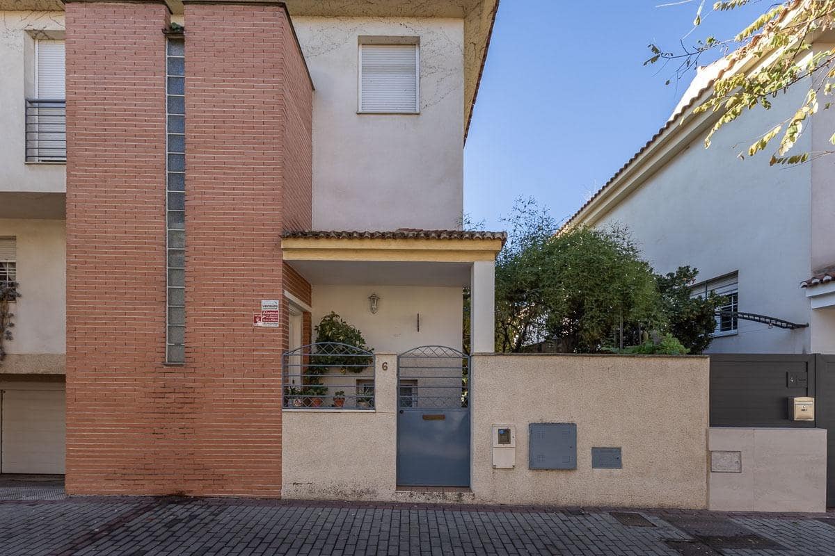 6 soveværelse Byhus til salg i Armilla med garage - € 429.000 (Ref: 9436413)