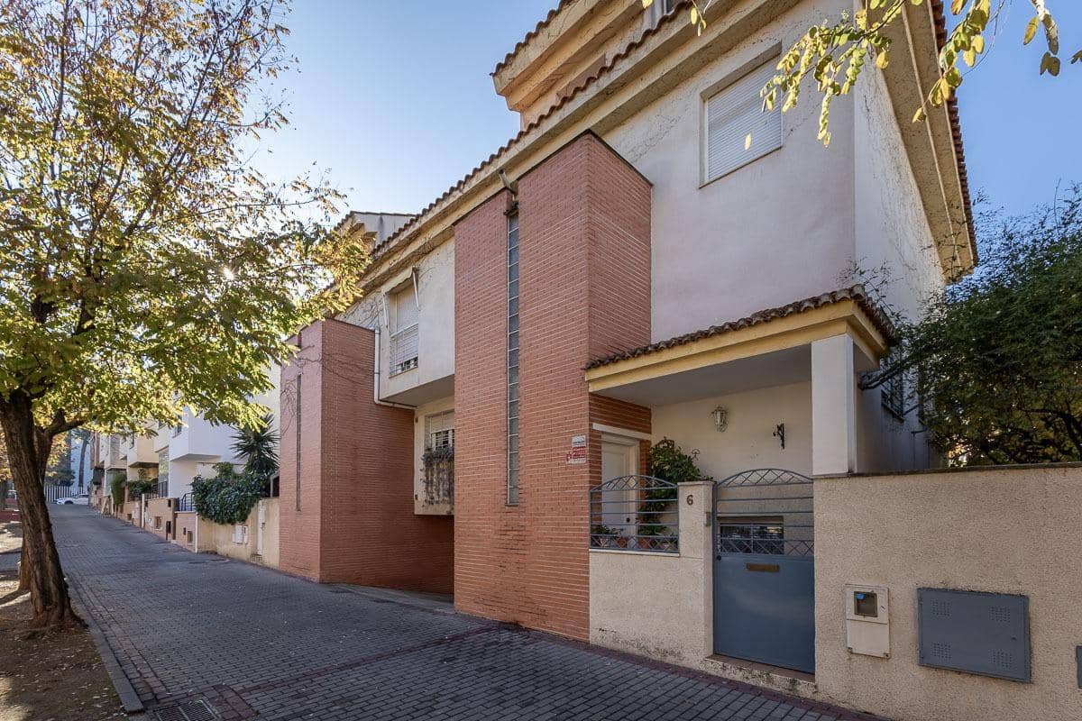 6 soveværelse Byhus til salg i Armilla med garage - € 429.000 (Ref: 9436413)
