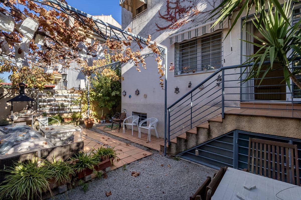 6 soveværelse Byhus til salg i Armilla med garage - € 429.000 (Ref: 9436413)