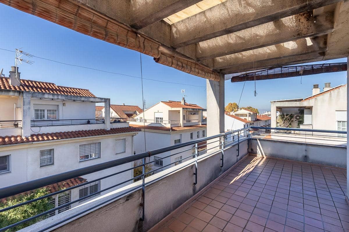 6 soveværelse Byhus til salg i Armilla med garage - € 429.000 (Ref: 9436413)