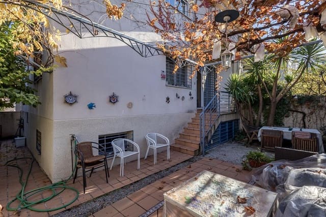 6 soveværelse Byhus til salg i Armilla med garage - € 429.000 (Ref: 9436413)