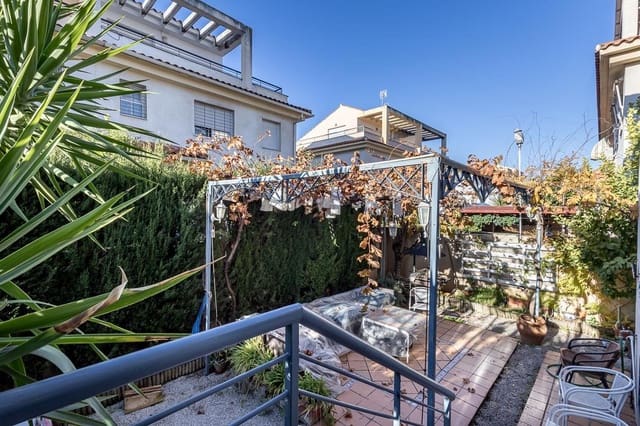 6 soveværelse Byhus til salg i Armilla med garage - € 429.000 (Ref: 9436413)