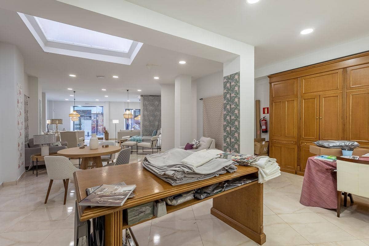 Erhverv til salg i Granada by - € 875.000 (Ref: 9436415)