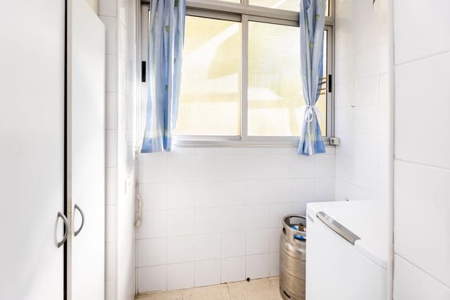 Piso de 3 habitaciones en Granada ciudad en venta con garaje - 199.000 € (Ref: 9440277)