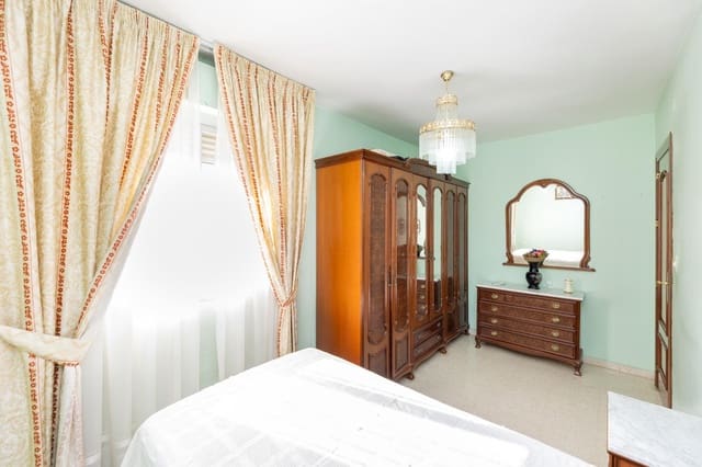 Piso de 3 habitaciones en Granada ciudad en venta con garaje - 199.000 € (Ref: 9440277)