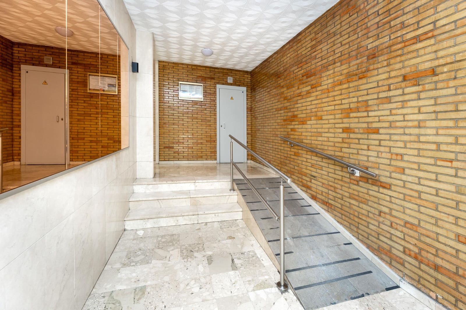 Piso de 3 habitaciones en Granada ciudad en venta con garaje - 199.000 € (Ref: 9440277)