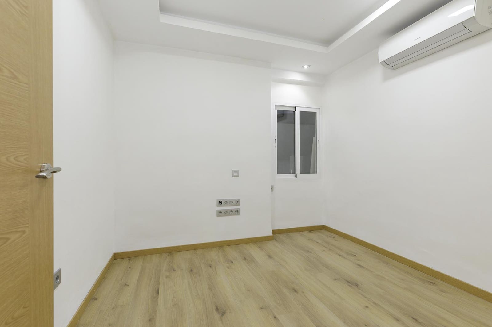 5 bedroom Flat for sale in Granada city - € 259,000 (Ref: 9443366)