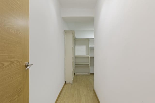 5 bedroom Flat for sale in Granada city - € 259,000 (Ref: 9443366)