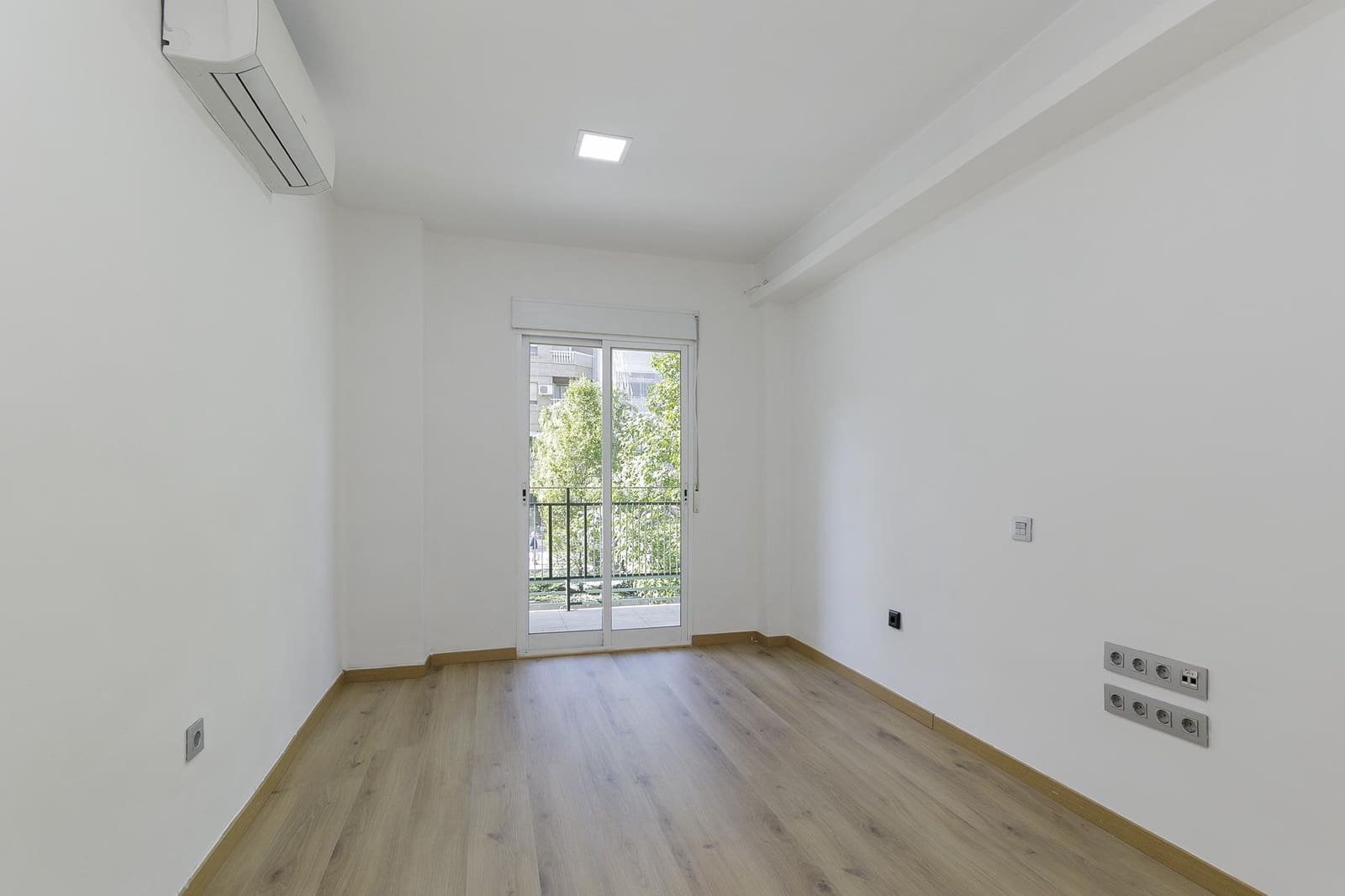 5 bedroom Flat for sale in Granada city - € 259,000 (Ref: 9443366)