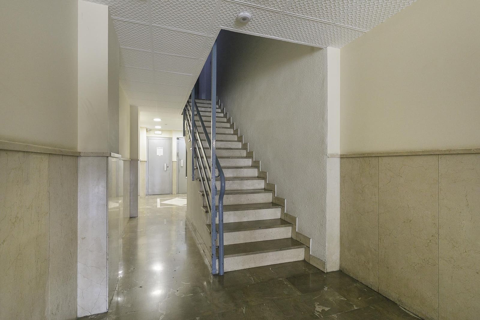 5 bedroom Flat for sale in Granada city - € 259,000 (Ref: 9443366)