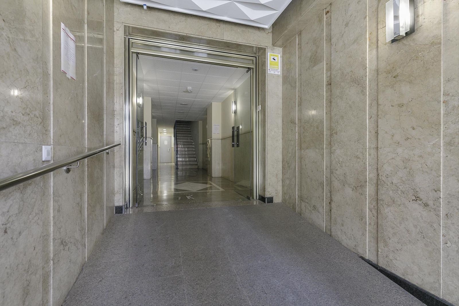 5 bedroom Flat for sale in Granada city - € 259,000 (Ref: 9443366)