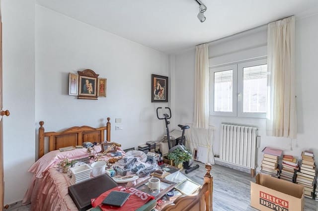 4 soveværelse Villa til salg i Jun med swimmingpool - € 240.000 (Ref: 9446638)