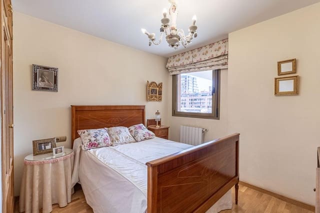 2 soverom Leilighet til salgs i Pajaritos - Plaza de Toros, Granada by - € 390 000 (Ref: 9449657)