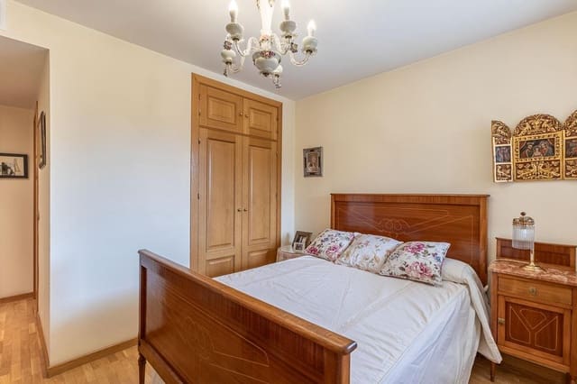 2 soverom Leilighet til salgs i Pajaritos - Plaza de Toros, Granada by - € 390 000 (Ref: 9449657)