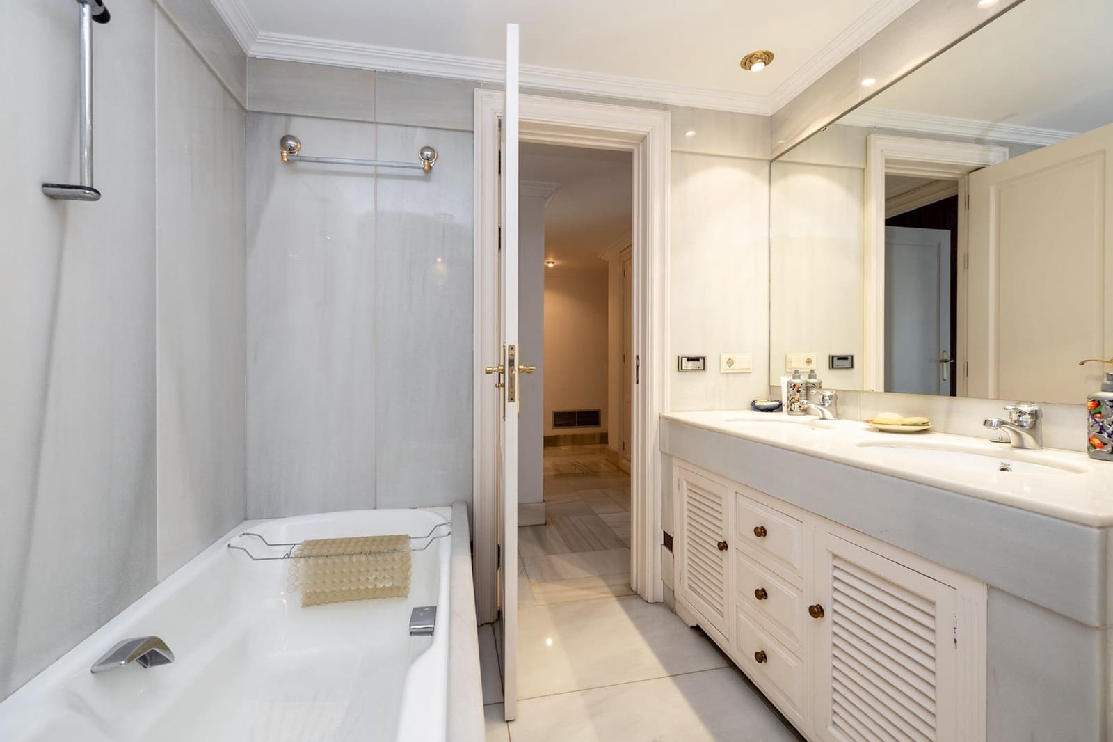 3 makuuhuone Asunto myytävänä paikassa Granada kaupunki mukana 
autotalli - 430 000 € (Ref: 9450476)