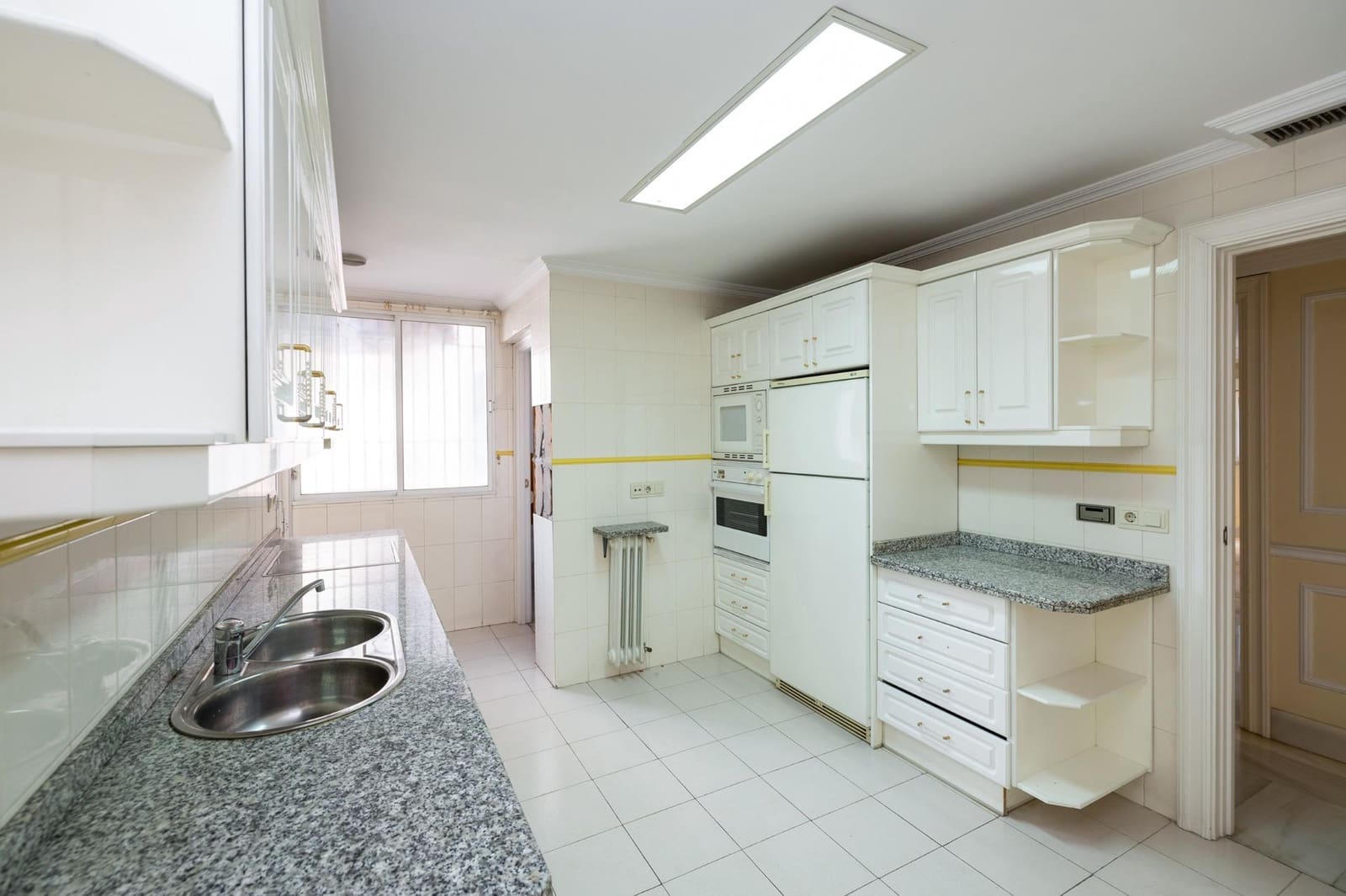 3 makuuhuone Asunto myytävänä paikassa Granada kaupunki mukana 
autotalli - 430 000 € (Ref: 9450476)