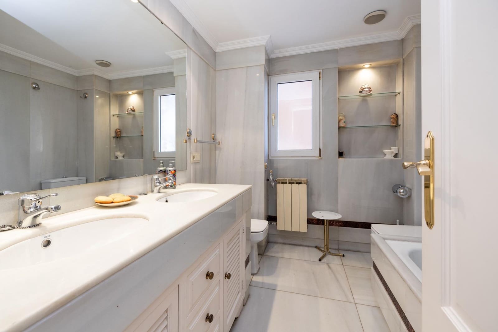 3 makuuhuone Asunto myytävänä paikassa Granada kaupunki mukana 
autotalli - 430 000 € (Ref: 9450476)