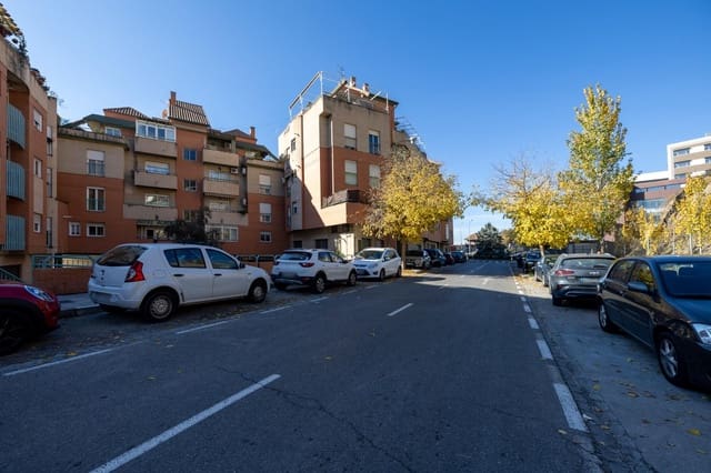 3 soveværelse Penthouse til salg i Carretera de la Sierra, Granada by med garage - € 360.000 (Ref: 9450477)