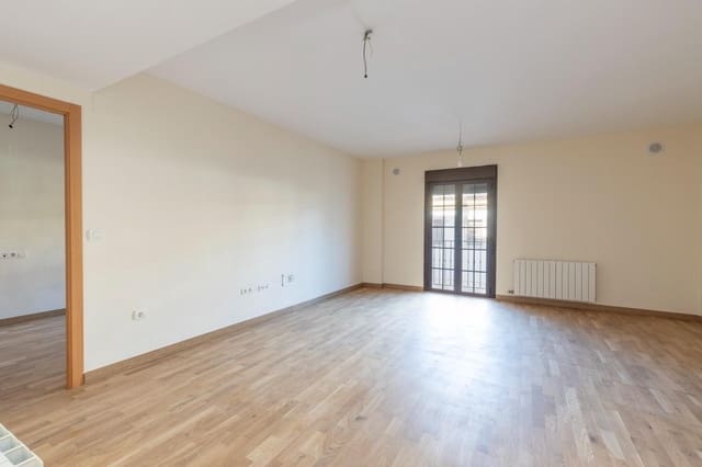 3 makuuhuone Asunto myytävänä paikassa La Zubia - 180 000 € (Ref: 9452328)