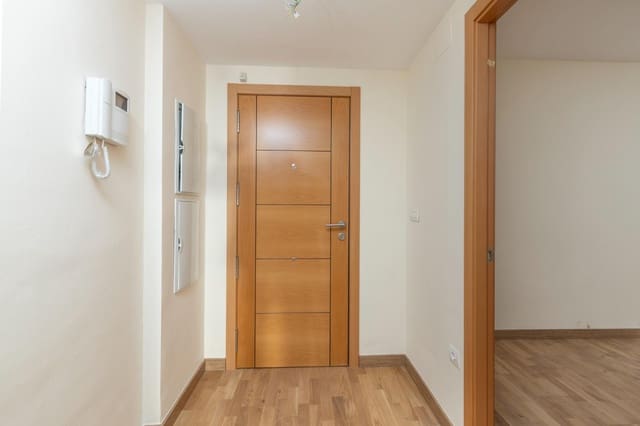 3 makuuhuone Asunto myytävänä paikassa La Zubia - 180 000 € (Ref: 9452328)