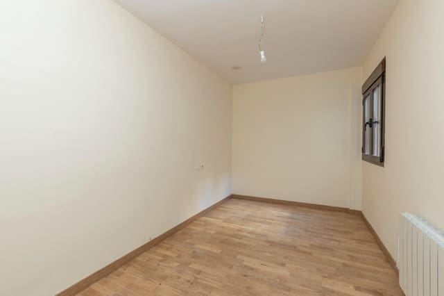 3 makuuhuone Asunto myytävänä paikassa La Zubia - 180 000 € (Ref: 9452328)