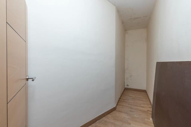 3 makuuhuone Asunto myytävänä paikassa La Zubia - 180 000 € (Ref: 9452328)