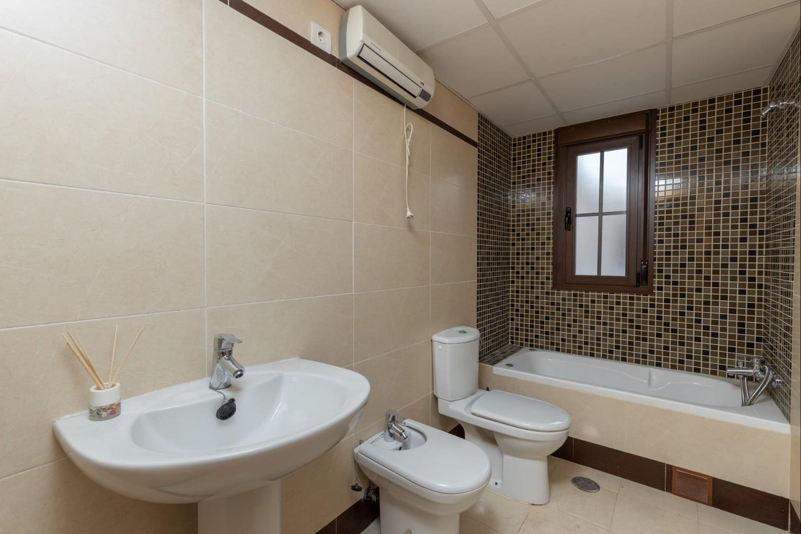 3 soveværelse Lejlighed til salg i La Zubia - € 180.000 (Ref: 9452328)