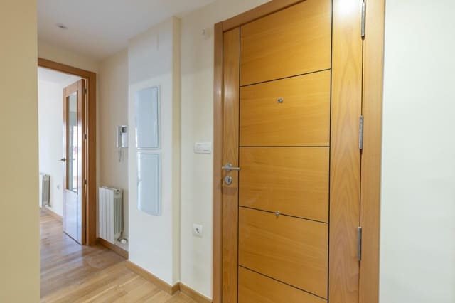 2 makuuhuone Kattohuoneisto myytävänä paikassa La Zubia - 150 000 € (Ref: 9452329)