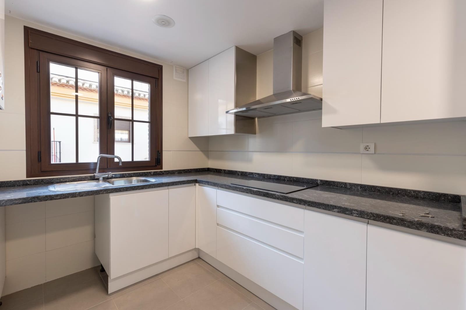 2 soveværelse Penthouse til salg i La Zubia - € 150.000 (Ref: 9452329)