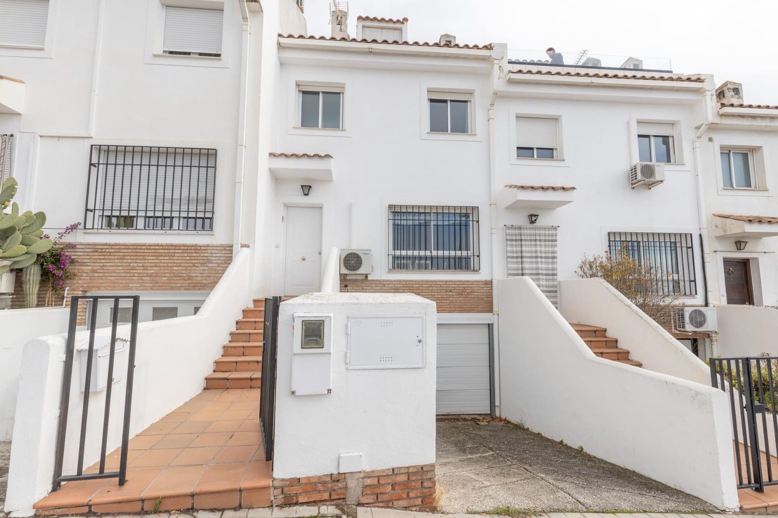 3 bedroom Terraced Villa for sale in Granada city with pool garage - € 339,000 (Ref: 9452331)