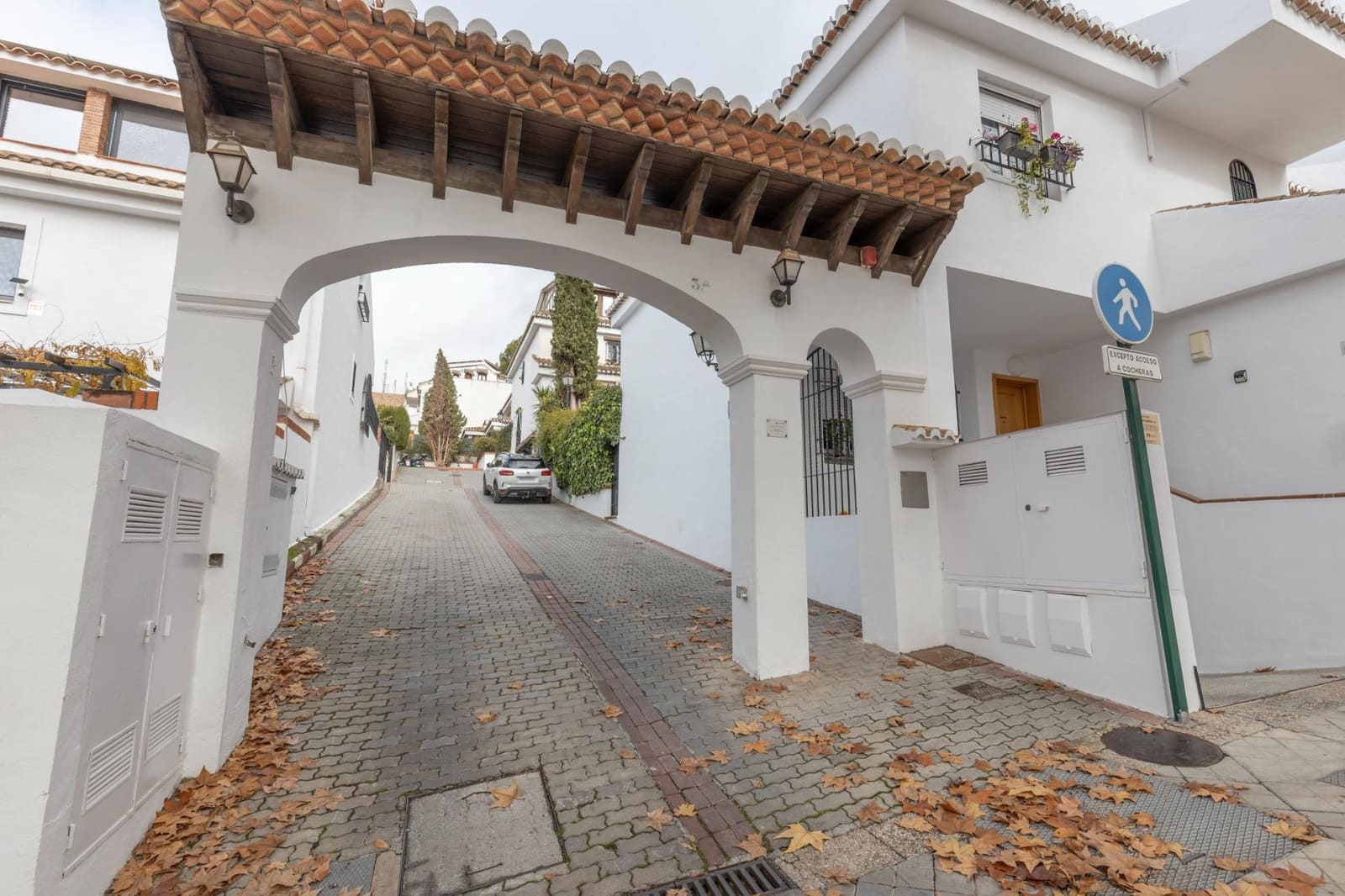 3 bedroom Terraced Villa for sale in Granada city with pool garage - € 339,000 (Ref: 9452331)