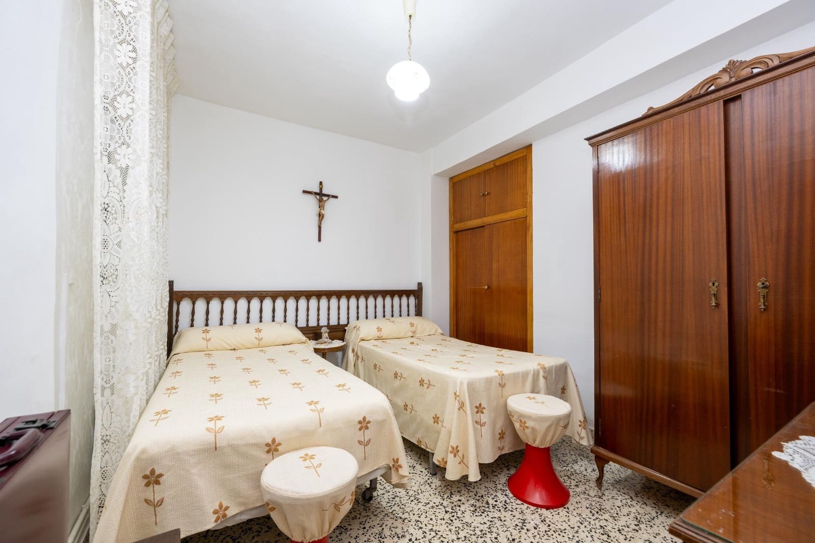 4 bedroom Flat for sale in Granada city with garage - € 245,000 (Ref: 9456529)