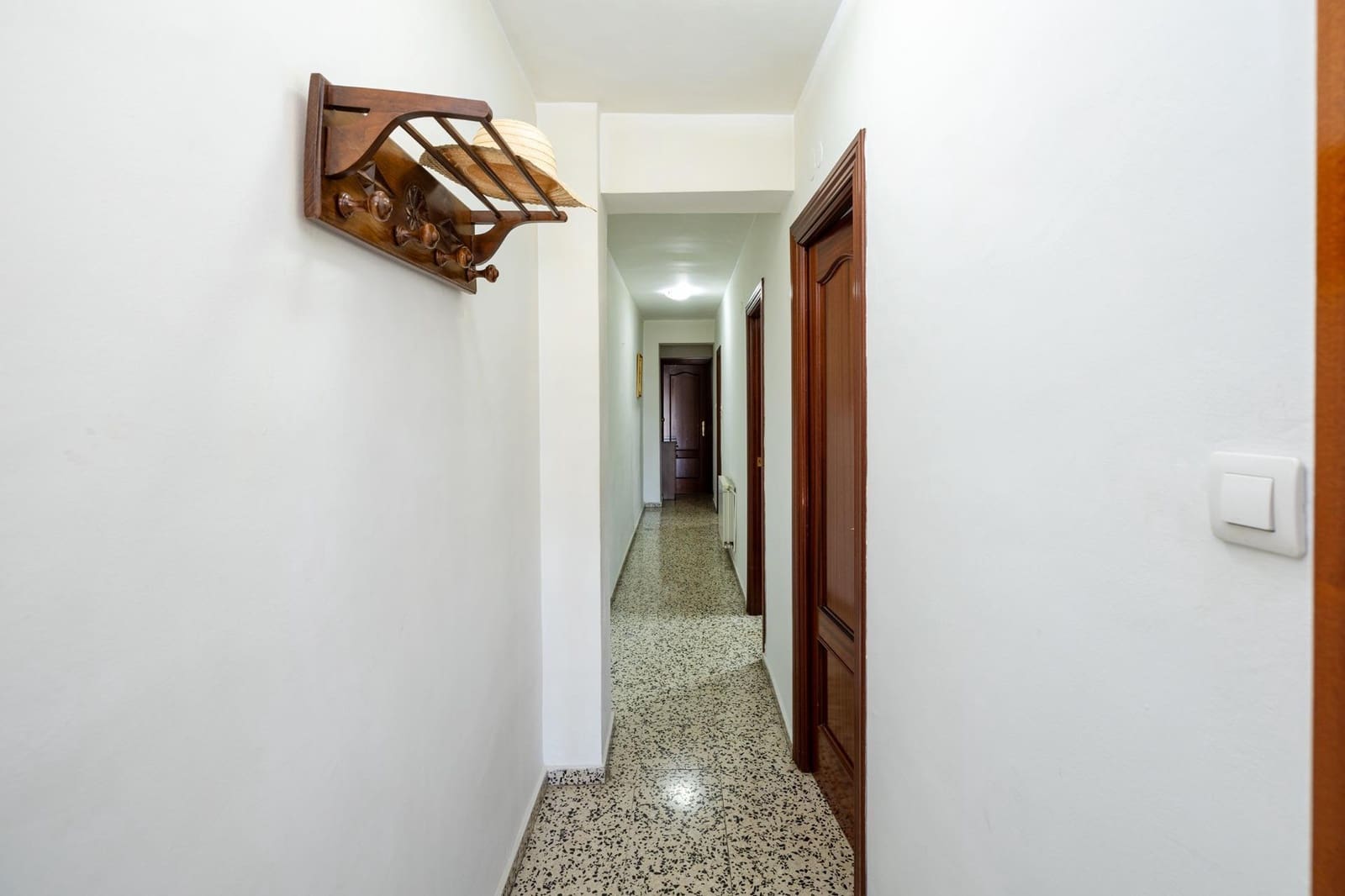 4 bedroom Flat for sale in Granada city with garage - € 245,000 (Ref: 9456529)