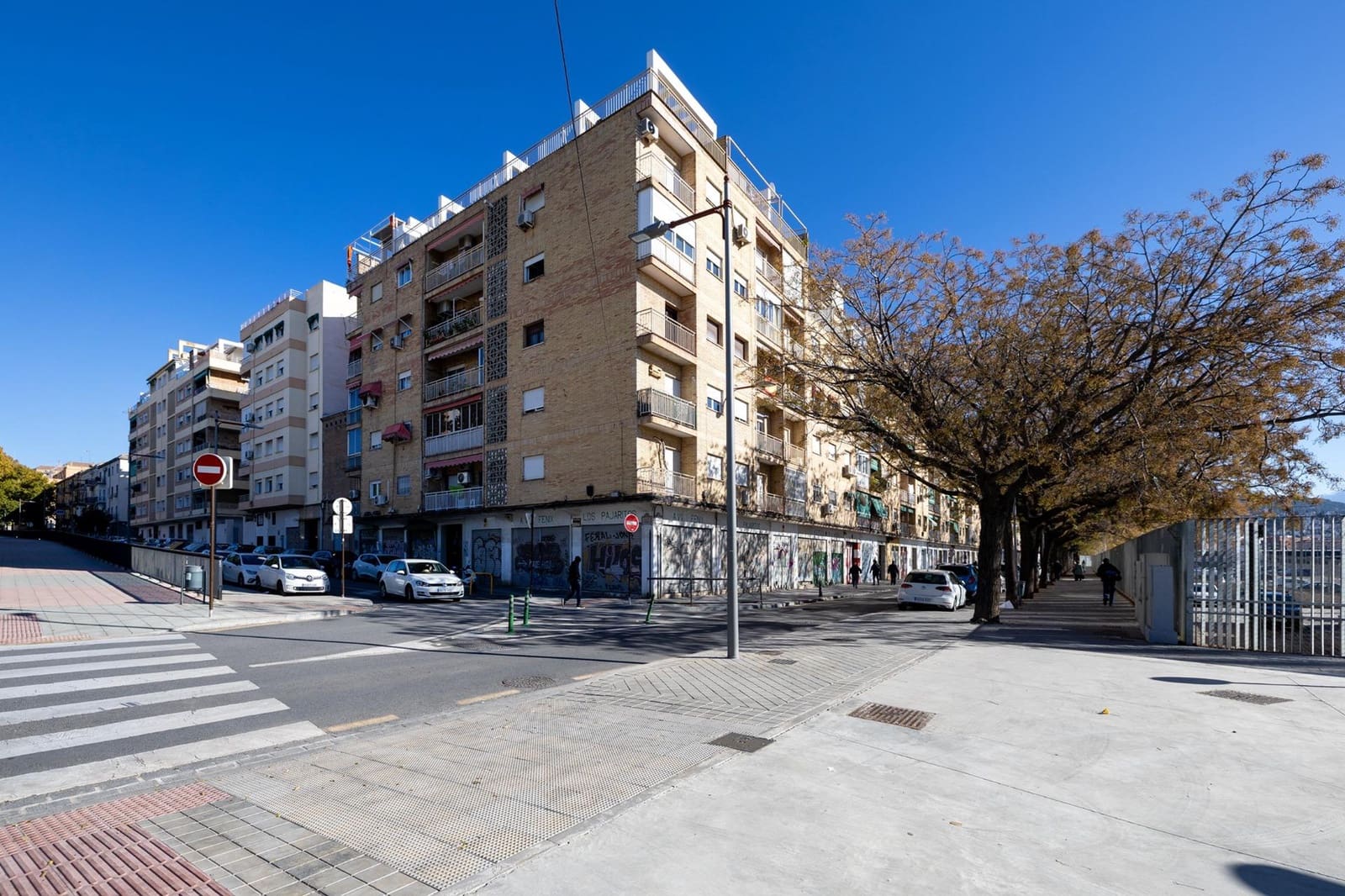 4 bedroom Flat for sale in Granada city with garage - € 245,000 (Ref: 9456529)