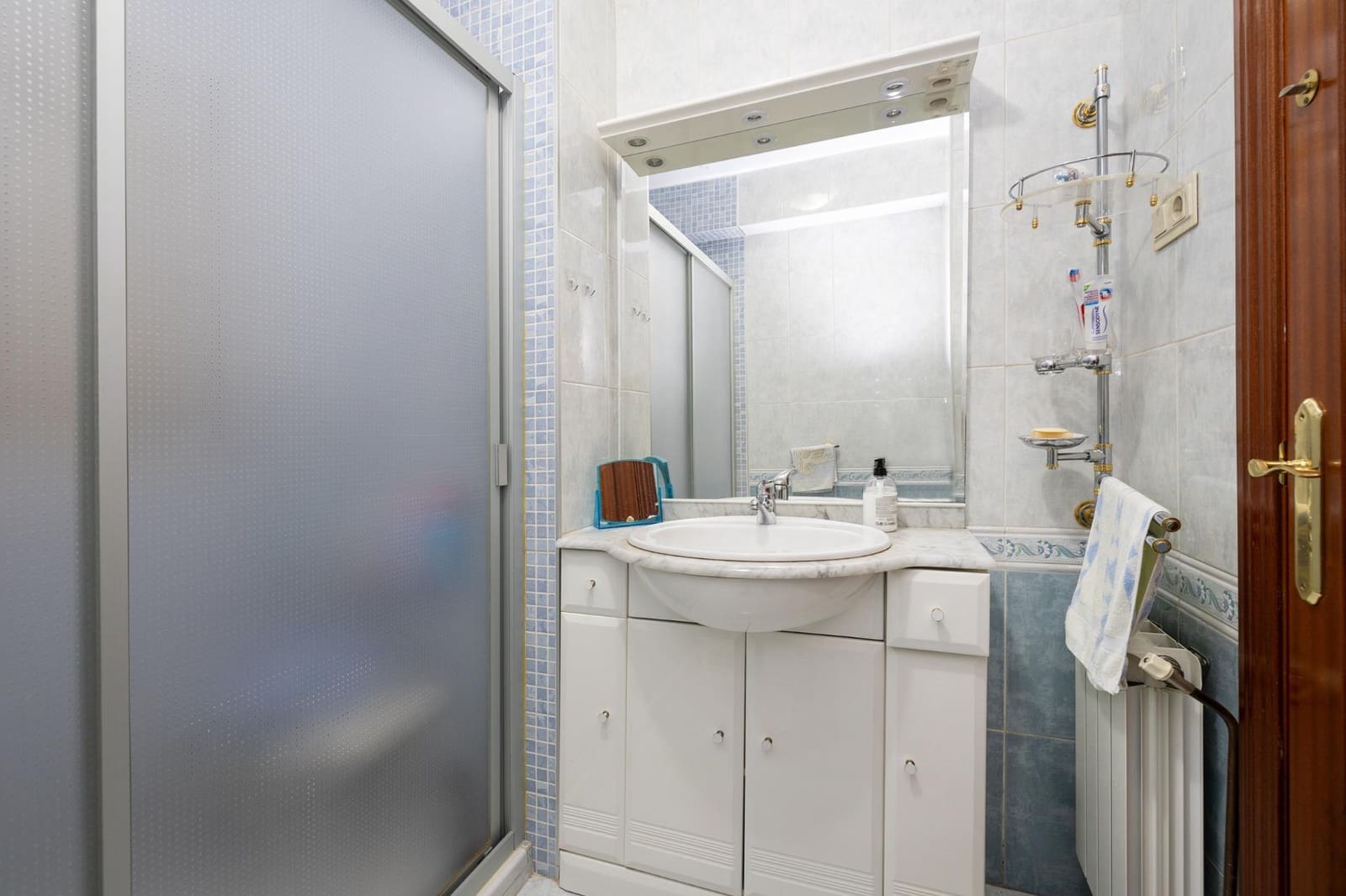 4 bedroom Flat for sale in Granada city with garage - € 245,000 (Ref: 9456529)