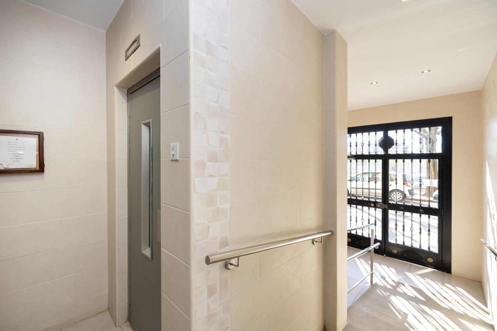 4 bedroom Flat for sale in Granada city with garage - € 245,000 (Ref: 9456529)