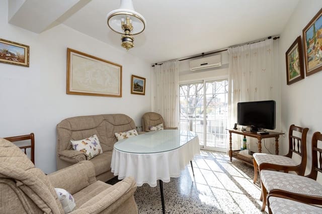 4 bedroom Flat for sale in Granada city with garage - € 245,000 (Ref: 9456529)