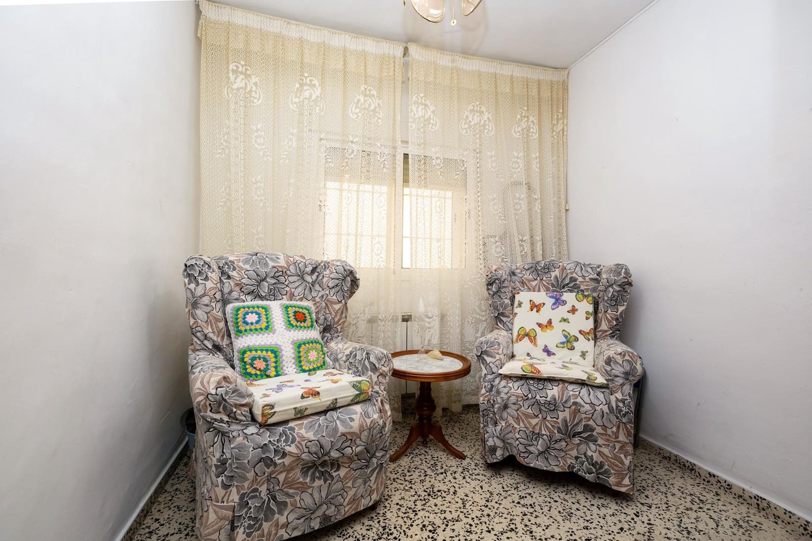 4 bedroom Flat for sale in Granada city with garage - € 245,000 (Ref: 9456529)