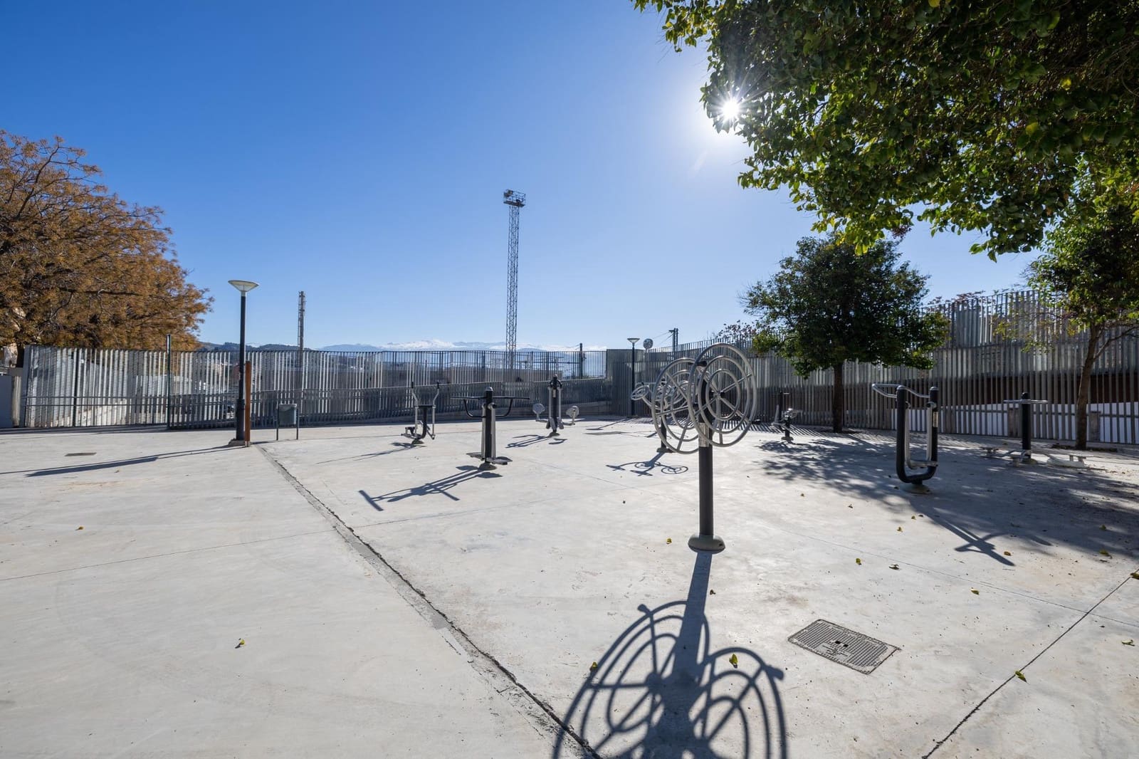 4 bedroom Flat for sale in Granada city with garage - € 245,000 (Ref: 9456529)