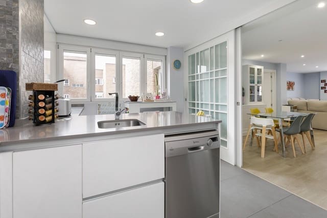 4 camera da letto Appartamento in vendita in Granada città con garage - 535.000 € (Rif: 9456531)