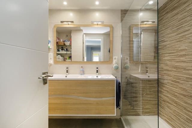 4 camera da letto Appartamento in vendita in Granada città con garage - 535.000 € (Rif: 9456531)