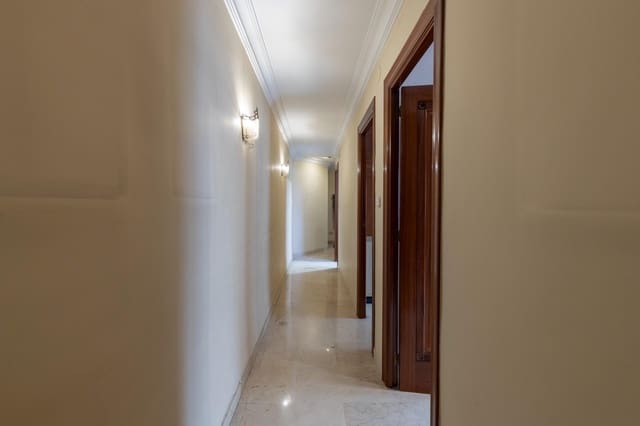 4 camera da letto Appartamento in vendita in Centro, Granada città con garage - 420.000 € (Rif: 9456533)