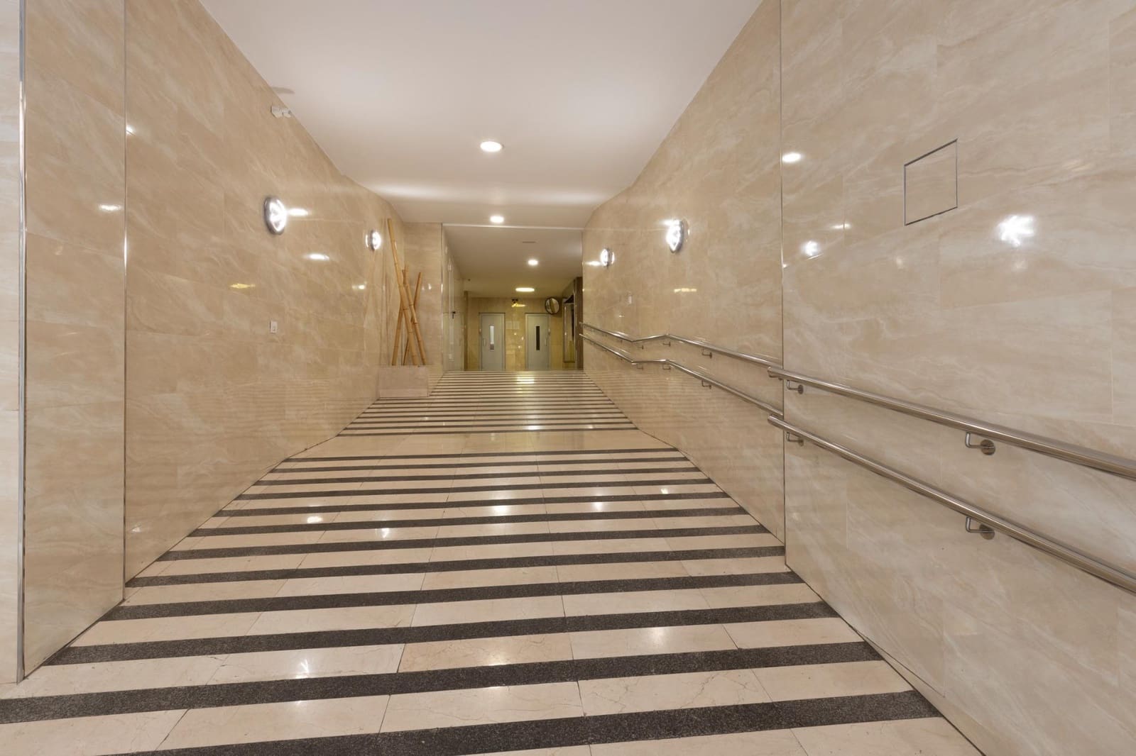 4 sovrum Lägenhet till salu i Granada stad med garage - 420 000 € (Ref: 9456533)