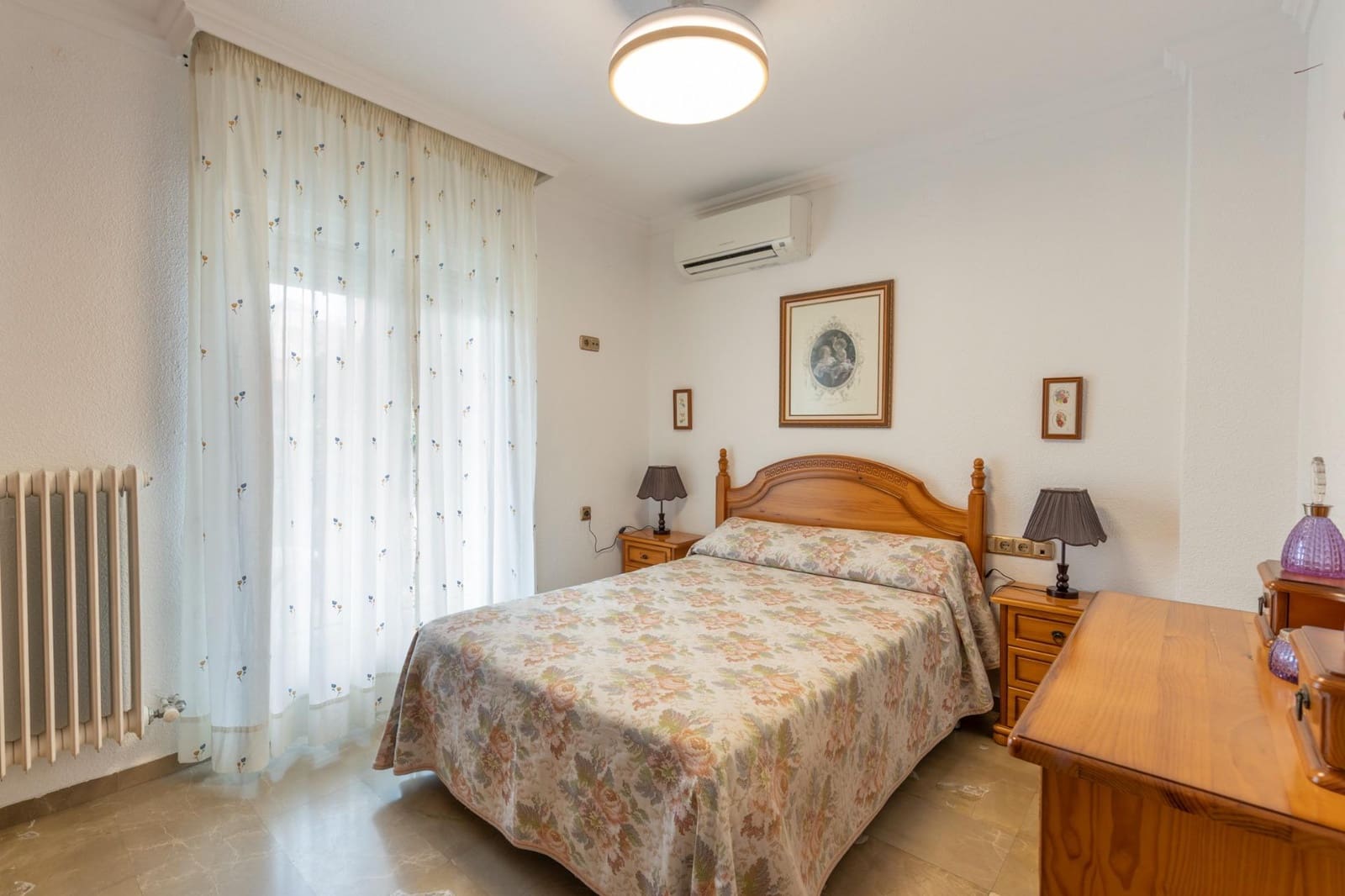 4 sypialnia Willa na sprzedaż w Pinos Genil z basenem garażem - 380 000 € (Ref: 9456535)