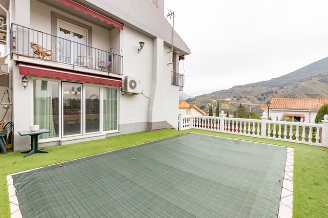 4 sypialnia Willa na sprzedaż w Pinos Genil z basenem garażem - 380 000 € (Ref: 9456535)